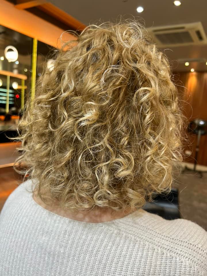 Curly hair salon near me