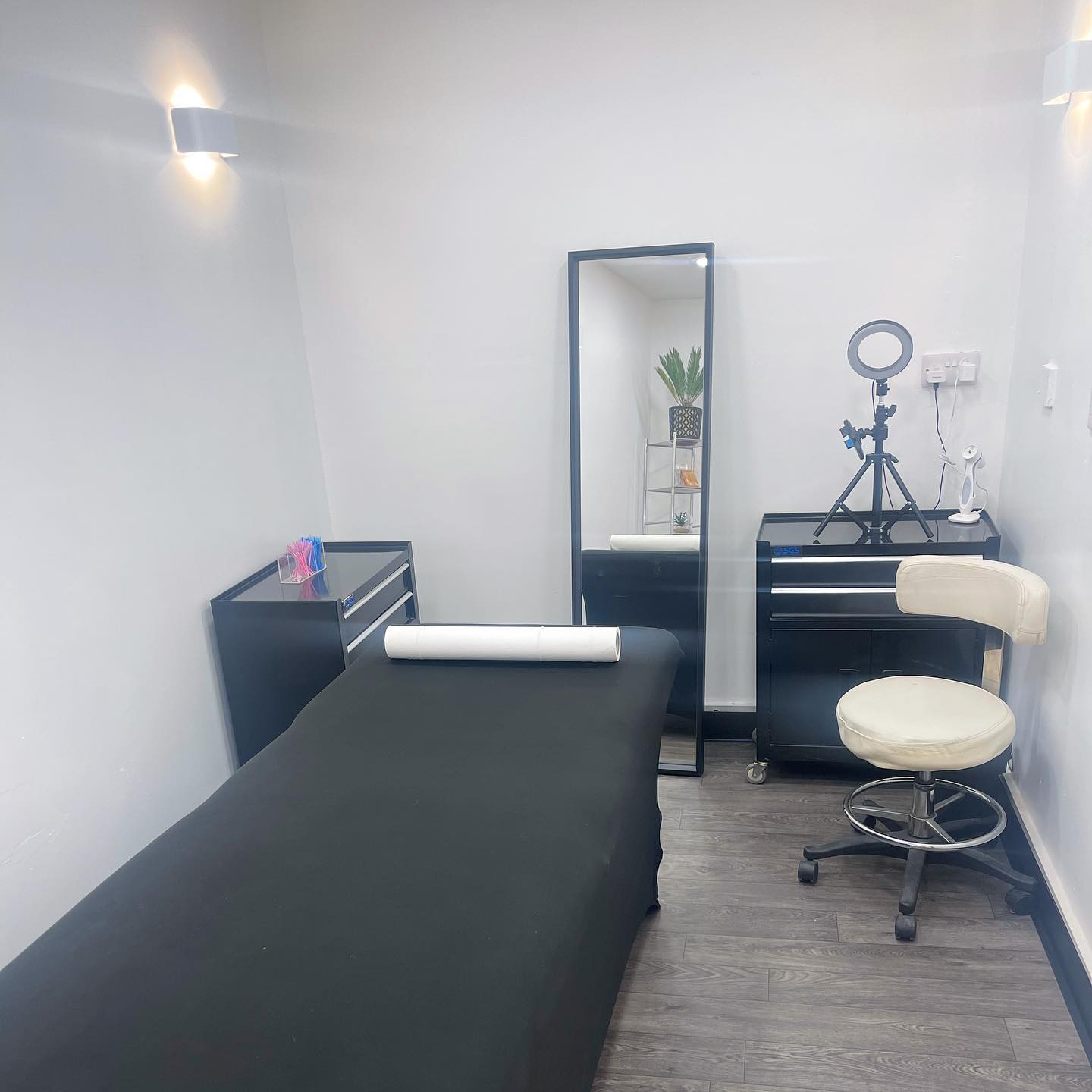BEAUTY ROOM WIGS WARPAINT SALON SHEFFIELD BEAUTY ROOM WIGS WARPAINT SALON SHEFFIELD