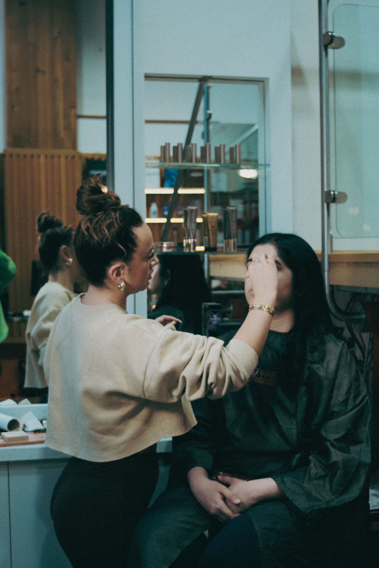 bella-wigs-and-warpaint-sheffield-salon-min bella-wigs-and-warpaint-sheffield-salon-min