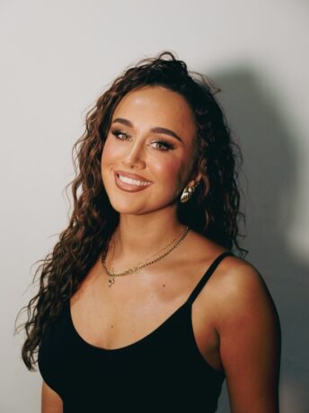 bella-wigs-and-warpaint-sheffield-salon-min bella-wigs-and-warpaint-sheffield-salon-min